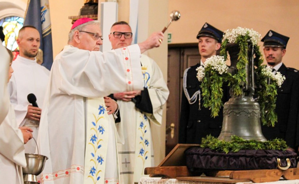 Uroczyste poświęcenie dzwonu do kaplicy w Nędzy - Serwis informacyjny z Raciborza - naszraciborz.pl