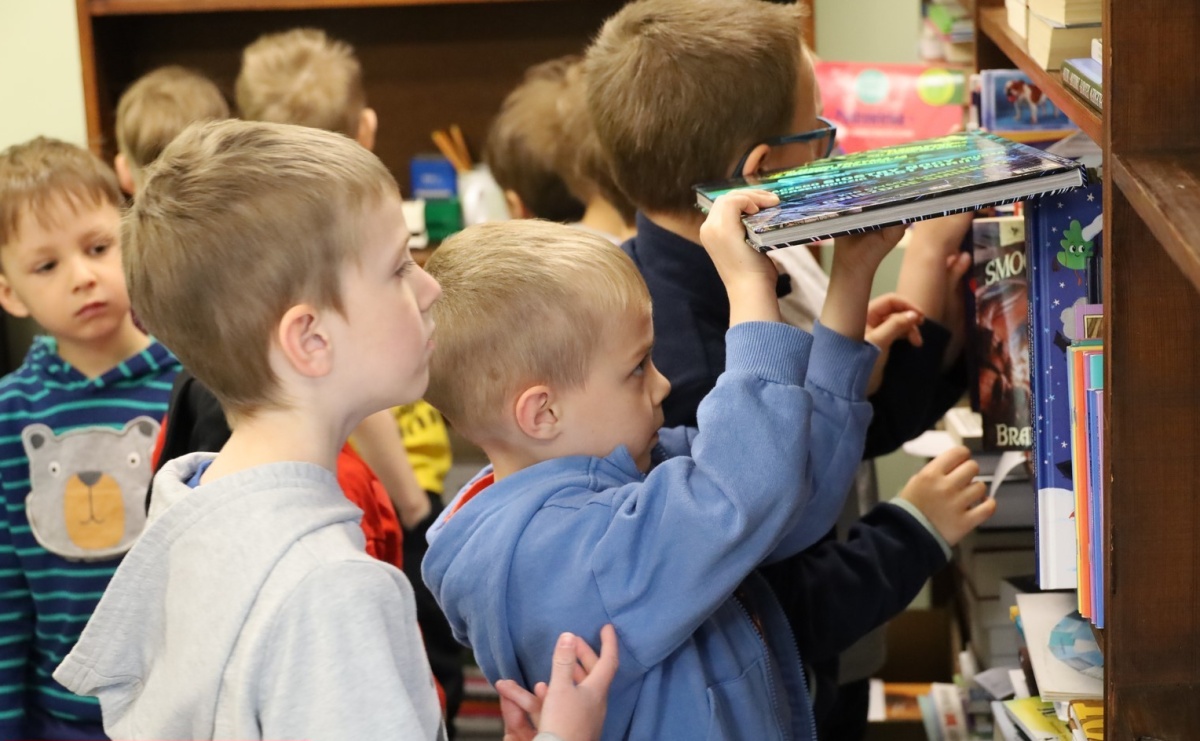Jak działa biblioteka? Edukacyjna wyprawa najmłodszych - Serwis informacyjny z Raciborza - naszraciborz.pl