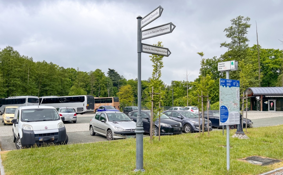 Urząd Miejski w Kuźni Raciborskiej zmienia stanowisko: nie będzie opłat za parkowanie dla mieszkańców gminy przy opactwie w Rudach - Serwis informacyjny z Raciborza - naszraciborz.pl