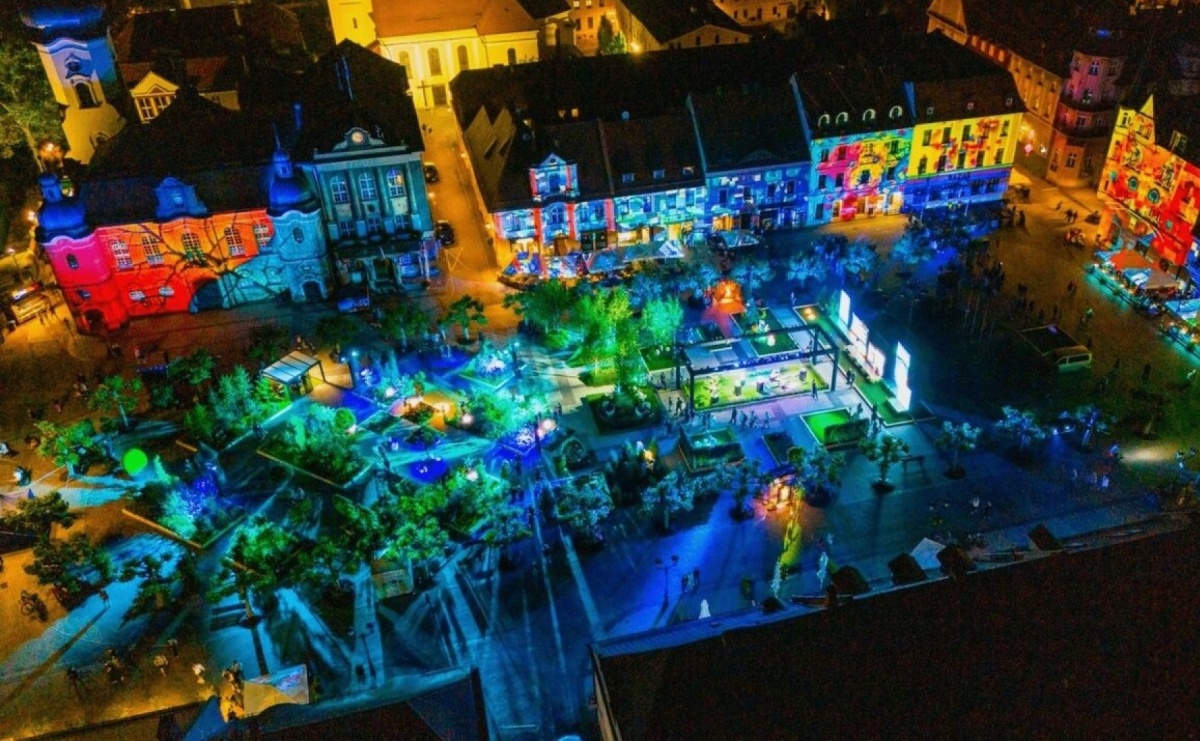 Kwitnące ogrody, widowiskowe mappingi i ceramiczne arcydzieła - Pszczyna zaprasza na Daisy Days 2025 - Serwis informacyjny z Raciborza - naszraciborz.pl