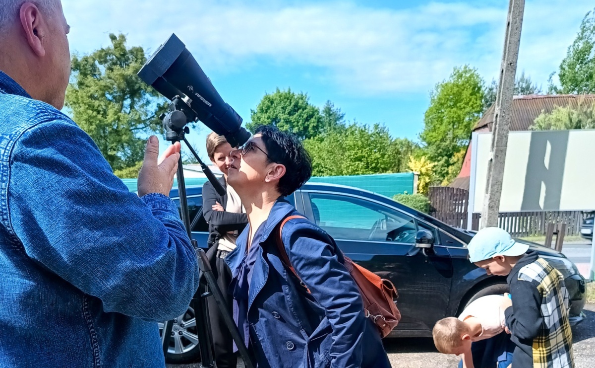 Kosmiczna przygoda w bibliotece – uczniowie poznali tajemnice Wszechświata - Serwis informacyjny z Raciborza - naszraciborz.pl