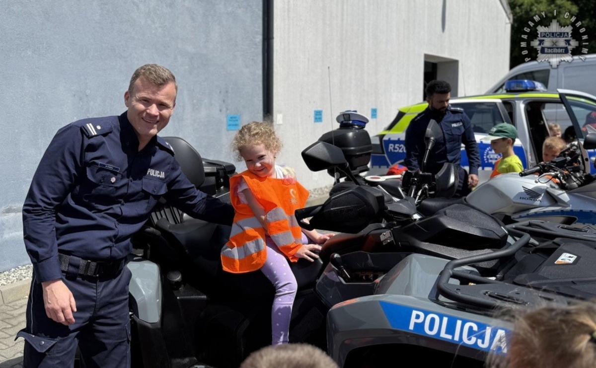 Przedszkolaki z Radlina z wizytą w Komendzie Policji w Raciborzu - Serwis informacyjny z Raciborza - naszraciborz.pl