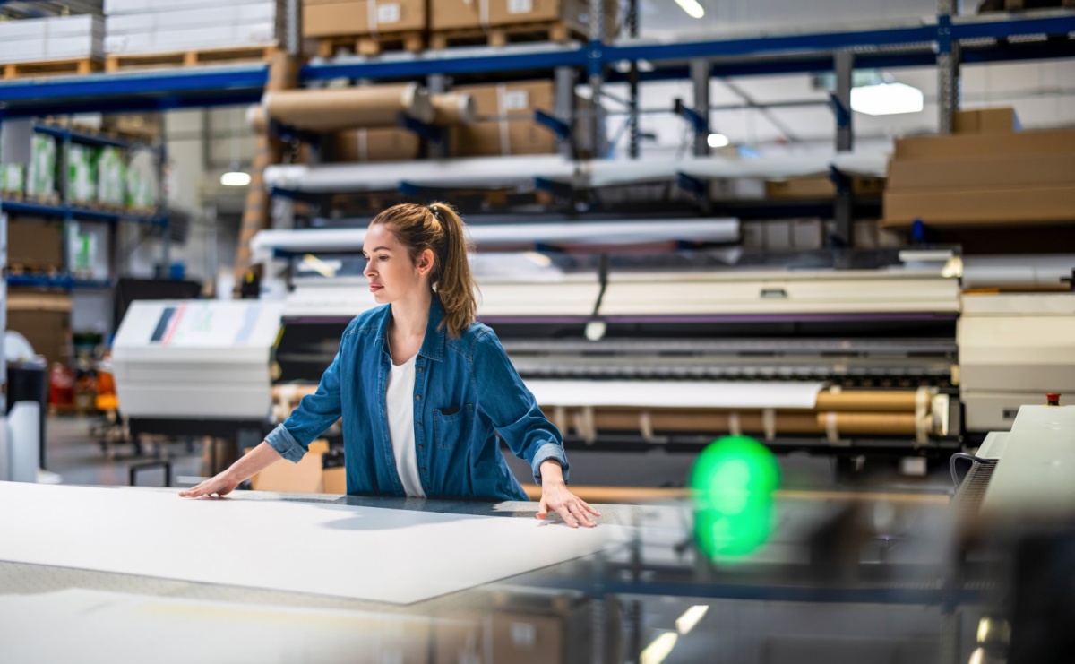 Jak drukarki przemysłowe zwiększają efektywność linii produkcyjnych w 2025 roku? - Serwis informacyjny z Raciborza - naszraciborz.pl