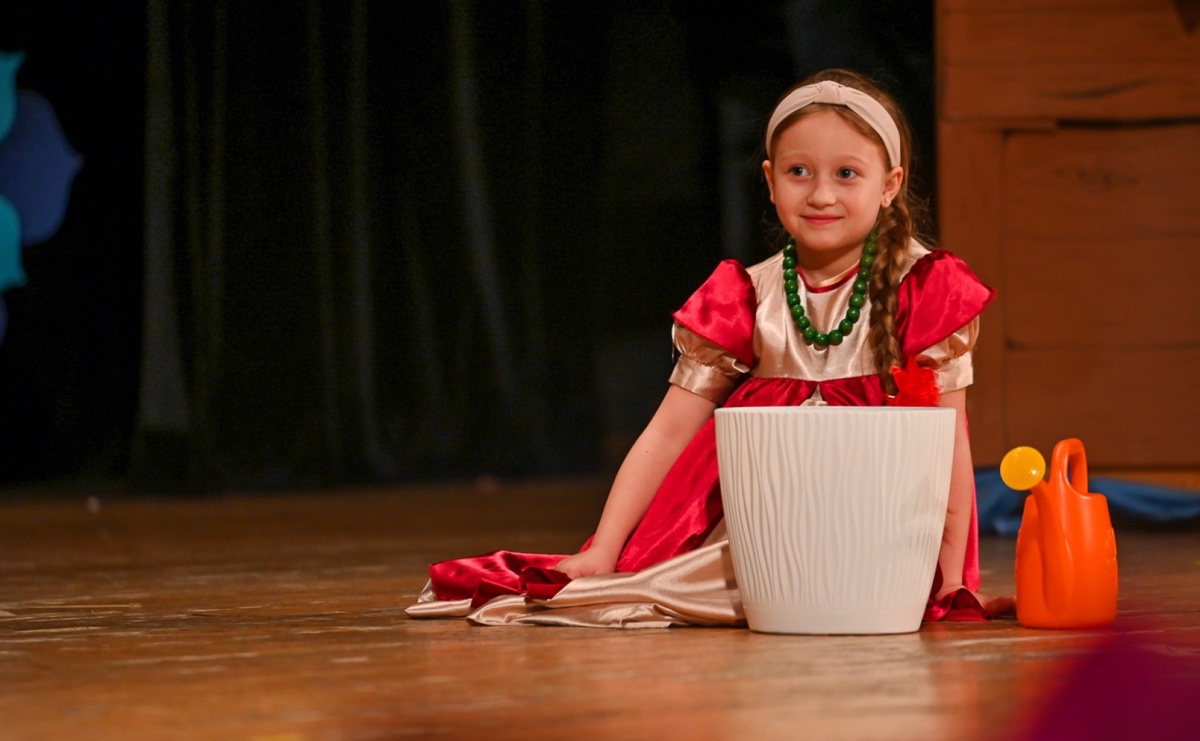 Dzieci z Przedszkola nr 11 świętowały Dzień Mamy i Taty na scenie RCK - Serwis informacyjny z Raciborza - naszraciborz.pl