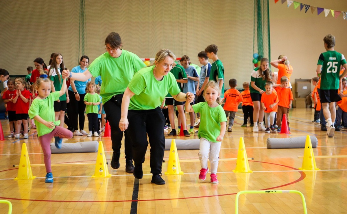 Gminna Spartakiada Przedszkolaków w Rudniku: integracja i sportowe pasje - Serwis informacyjny z Raciborza - naszraciborz.pl