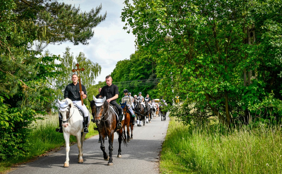 W Brzeziu odbyła się procesja na św. Urbana: tradycja i duchowa wartość [FOTO i WIDEO] - Serwis informacyjny z Raciborza - naszraciborz.pl