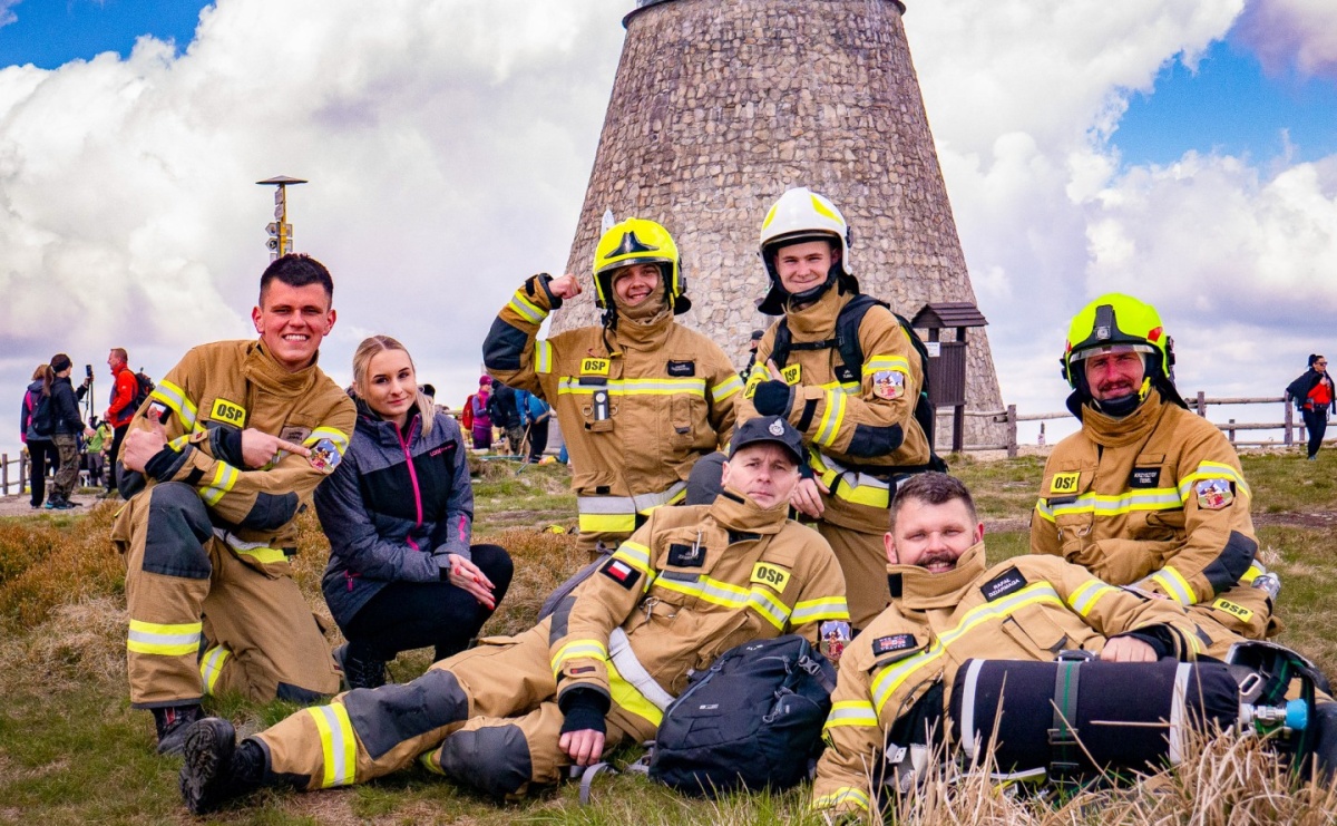 Strażacy z całej Polski zdobyli Śnieżnik dla Kazika. Wśród nich jednostki z powiatu raciborskiego - Serwis informacyjny z Raciborza - naszraciborz.pl