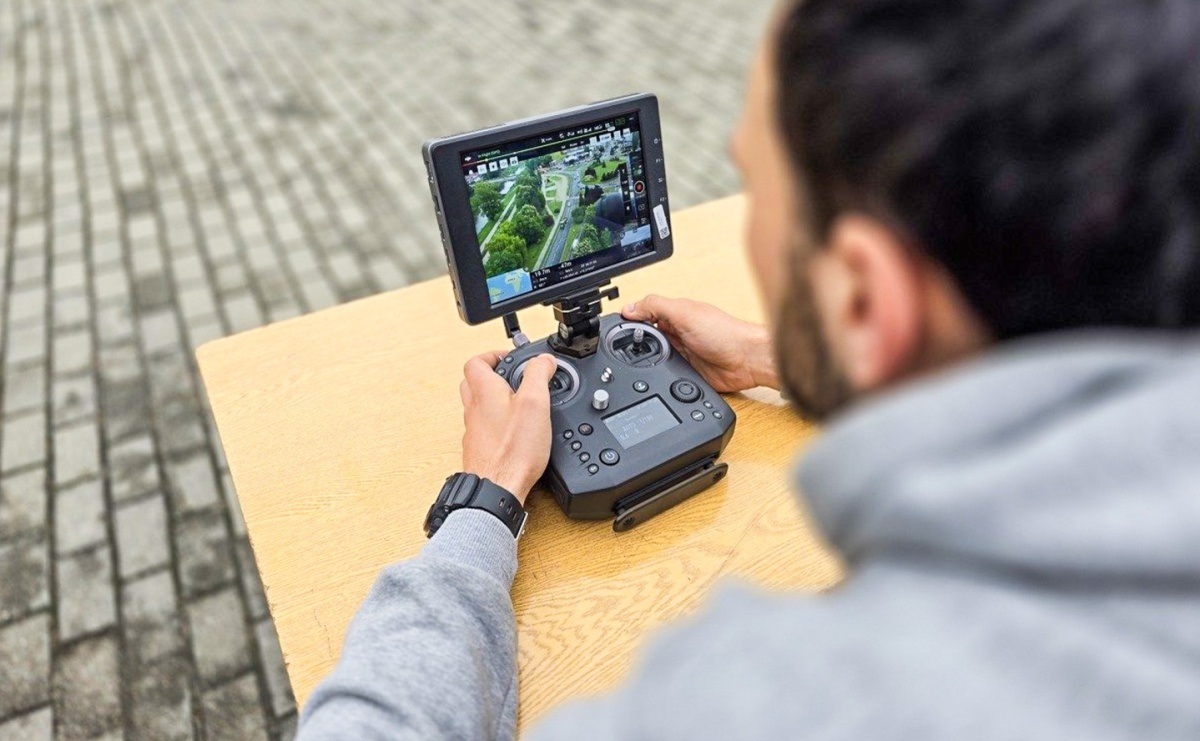 Racibórz. Dron nad przejściem dla pieszych obserwował kierowców - Serwis informacyjny z Raciborza - naszraciborz.pl