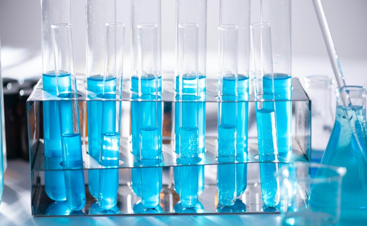 Pipety Pasteura – niezastąpione narzędzie w codziennej pracy laboratoryjnej - Serwis informacyjny z Raciborza - naszraciborz.pl