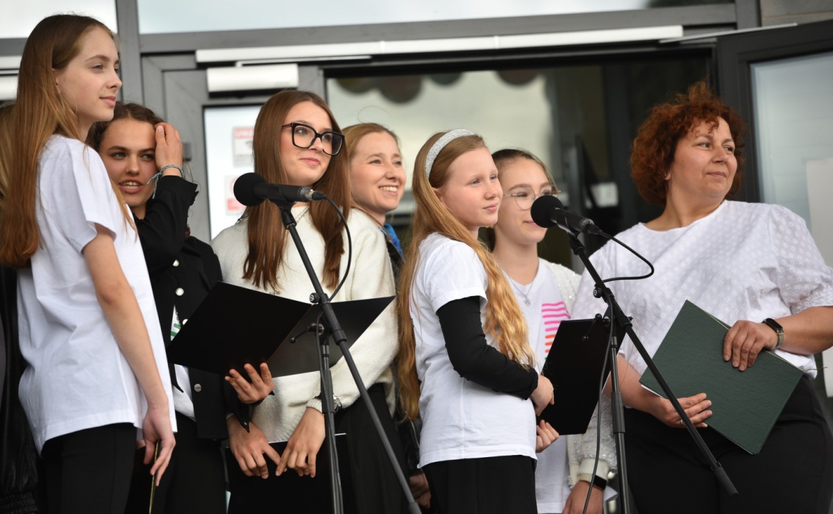 Rodzinny festyn przed szkołą muzyczną. Było gwarno, kolorowo i radośnie [FOTO i WIDEO] - Serwis informacyjny z Raciborza - naszraciborz.pl