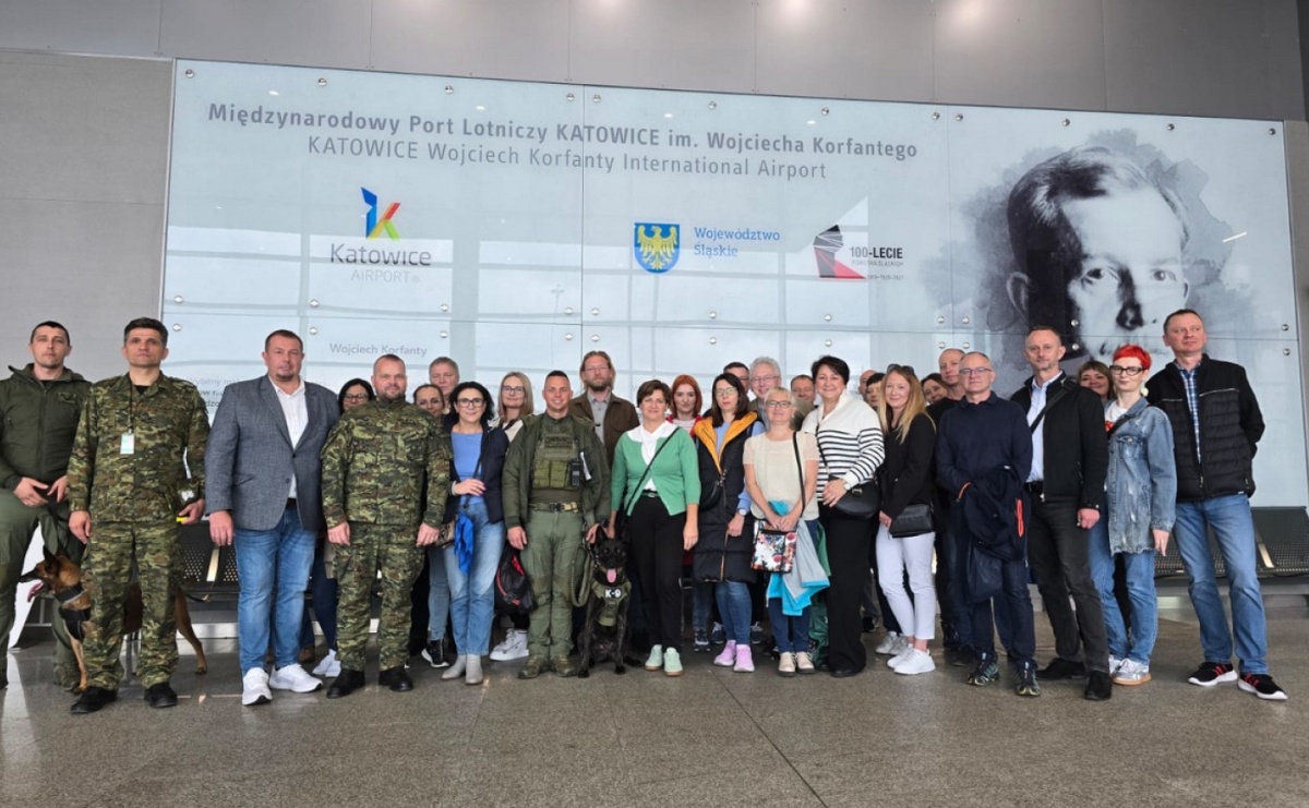 Delegacja ze Starostwa Powiatowego w Raciborzu z wizytą na katowickim lotnisku - Serwis informacyjny z Raciborza - naszraciborz.pl