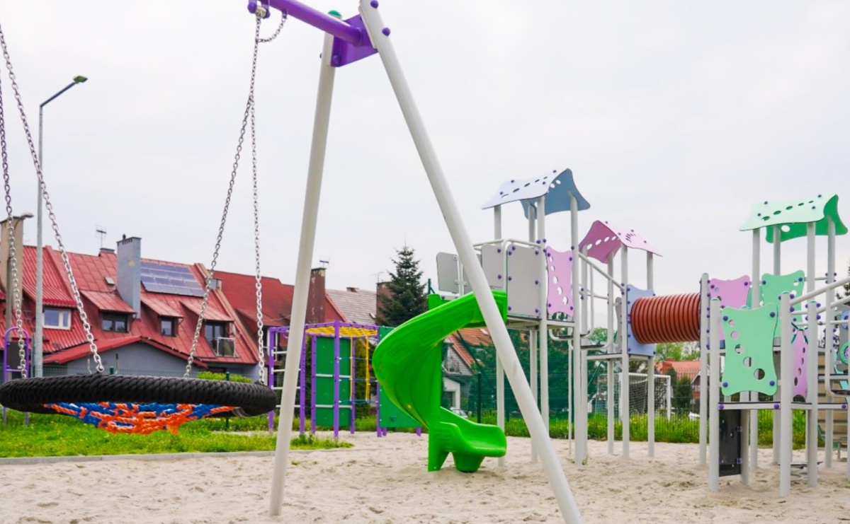 Nowe urządzenie linowe na osiedlu – plac zabaw przy ul. Korfantego zostanie rozbudowany - Serwis informacyjny z Raciborza - naszraciborz.pl