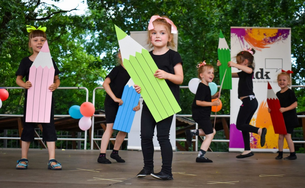 Rodzinne świętowanie z MDK na dziedzińcu Zamku Piastowskiego w Raciborzu - Serwis informacyjny z Raciborza - naszraciborz.pl