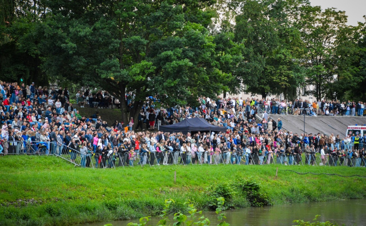 Sarsa i Viki Gabor chciały być bliżej publiczności. Czy koncerty nad Odrą to dobry pomysł? [SONDA] - Serwis informacyjny z Raciborza - naszraciborz.pl