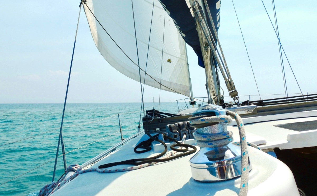 Kurs żeglarski w praktyce – co obejmuje program szkolenia? - Serwis informacyjny z Raciborza - naszraciborz.pl