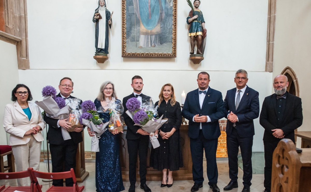 W zamkowej kaplicy pw. św. Tomasza Becketa znów wybrzmiały organy z 1873 roku [FOTO i WIDEO] - Serwis informacyjny z Raciborza - naszraciborz.pl