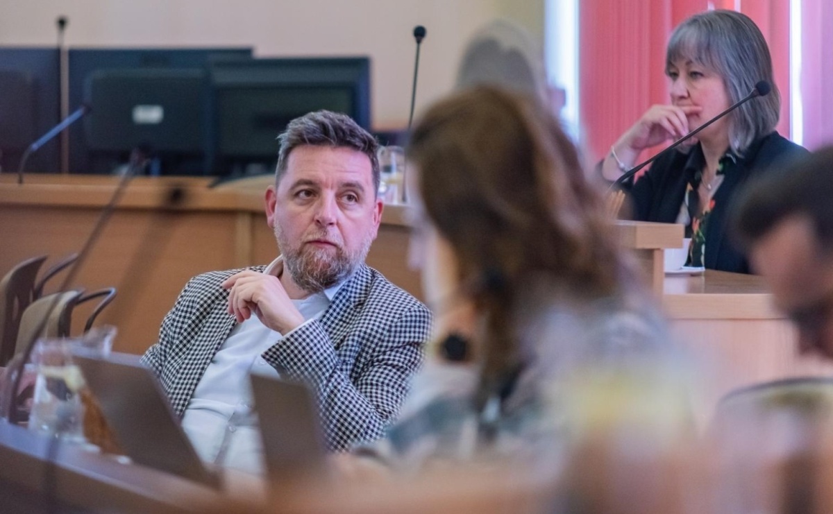 Plac Konstytucji 3 Maja w Raciborzu – czas na zmiany? Interpelacja radnego Michała Fity i odpowiedź miasta - Serwis informacyjny z Raciborza - naszraciborz.pl