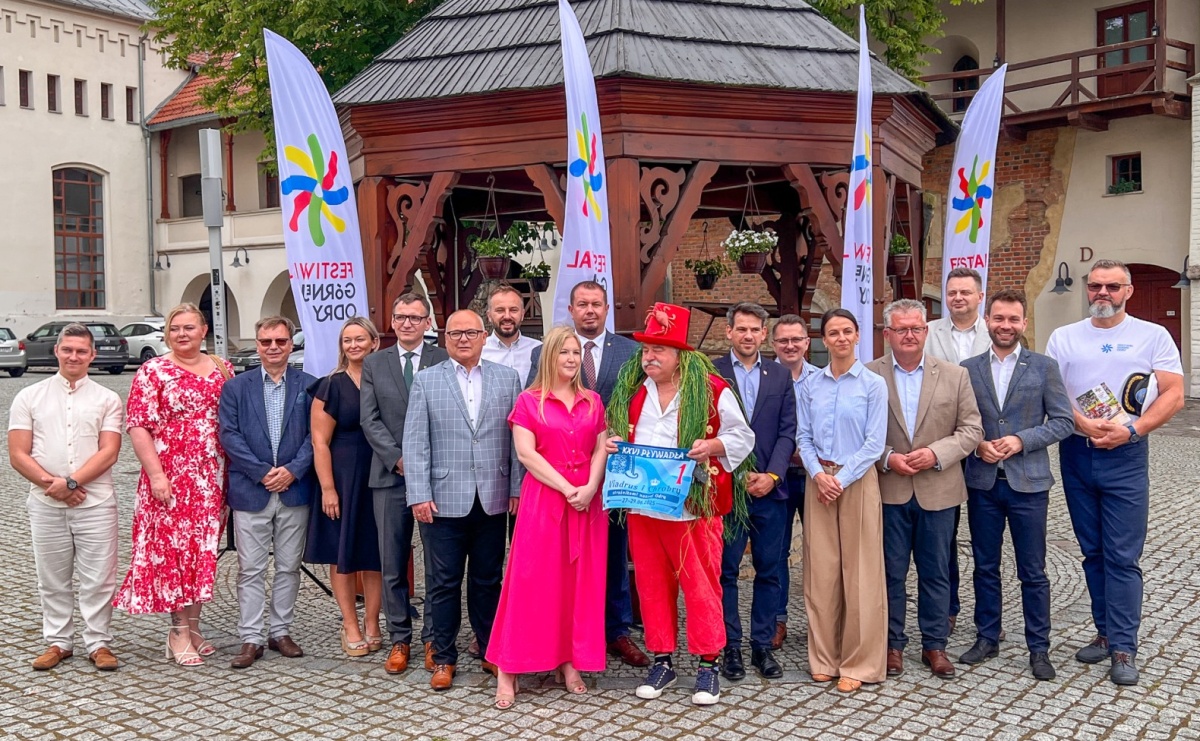 Festiwal Górnej Odry w powiecie raciborskim. Pływadło na Odrze i debiut Festiwalu Odkrywców i Sztuki Zamkowej na Zamku Piastowskim - Serwis informacyjny z Raciborza - naszraciborz.pl