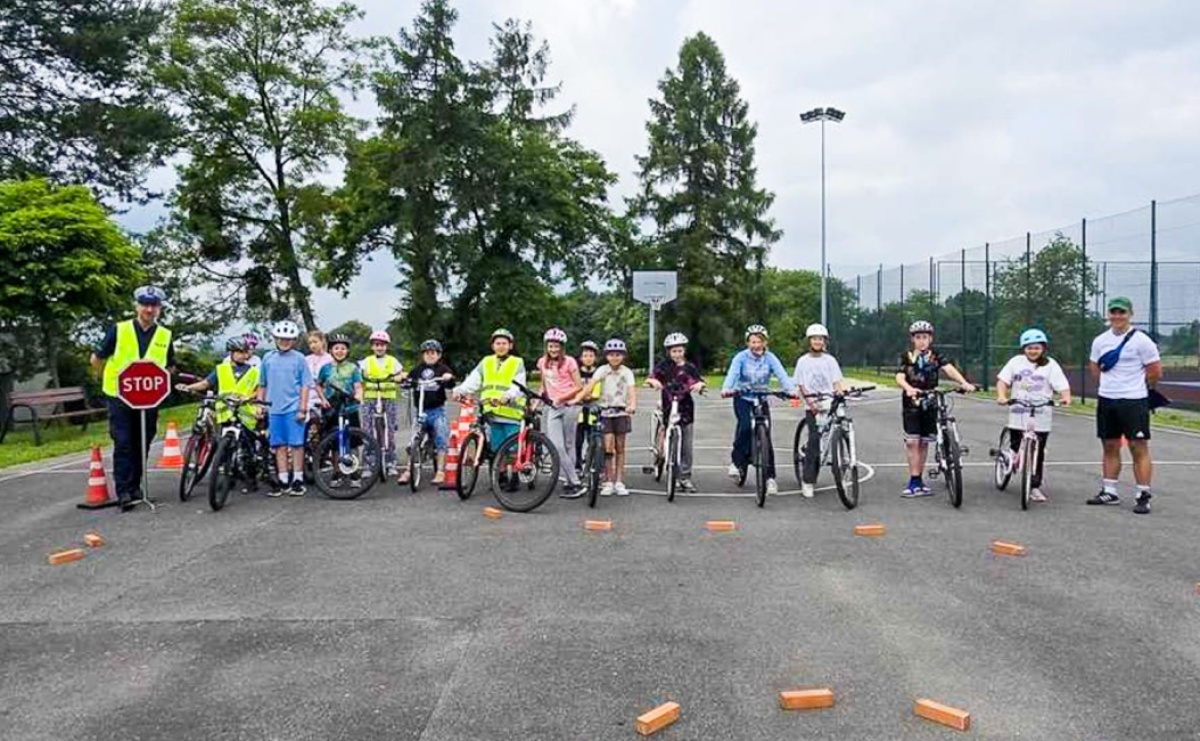 Mały rowerzysta – wielka odpowiedzialność. Egzamin na kartę rowerową w Pogrzebieniu - Serwis informacyjny z Raciborza - naszraciborz.pl