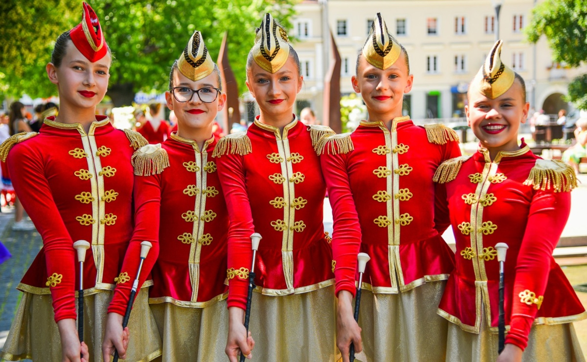 Śląska mozaika na zamku. Korowód i barwy kultur na dziedzińcu Piastów - Serwis informacyjny z Raciborza - naszraciborz.pl