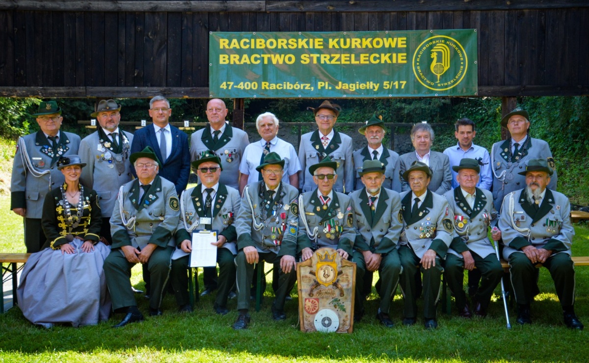 Racibórz ma nowego króla kurkowego. Strzelanie na 20-lecie bractwa  - Serwis informacyjny z Raciborza - naszraciborz.pl