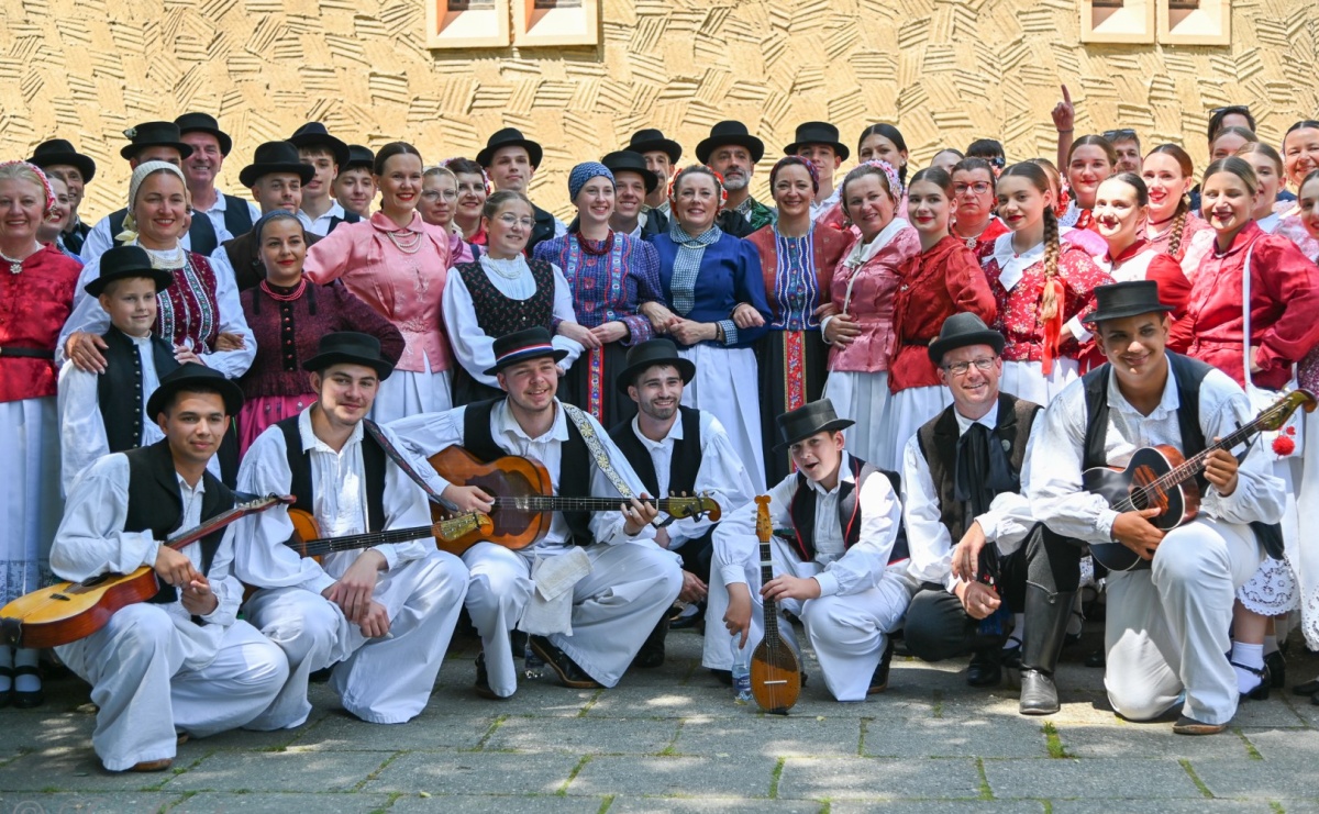 Msza święta w okrąglaku z udziałem artystów z Chorwacji i Węgier - Serwis informacyjny z Raciborza - naszraciborz.pl