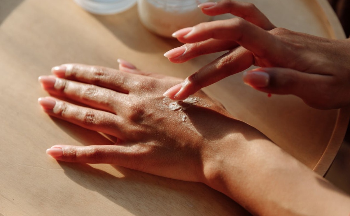 Jak dbać o dłonie i paznokcie na co dzień? Podstawy pielęgnacji - Serwis informacyjny z Raciborza - naszraciborz.pl