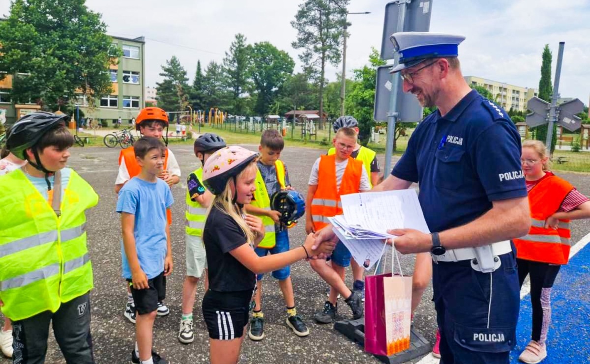 Egzamin na kartę rowerową w Kuźni Raciborskiej – młodzi rowerzyści gotowi na wakacje - Serwis informacyjny z Raciborza - naszraciborz.pl