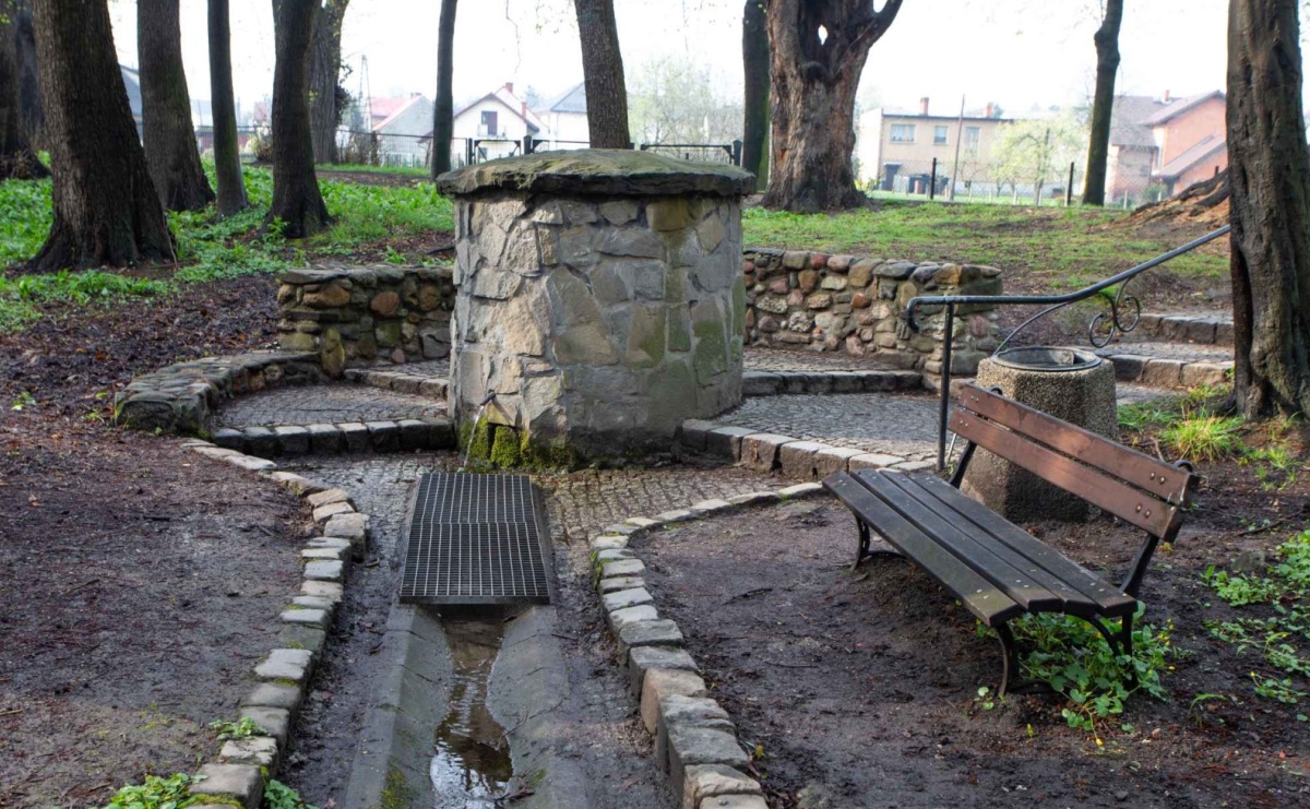 Źródełko z historią. Woda z parku w Tworkowie pod lupą sanepidu - Serwis informacyjny z Raciborza - naszraciborz.pl