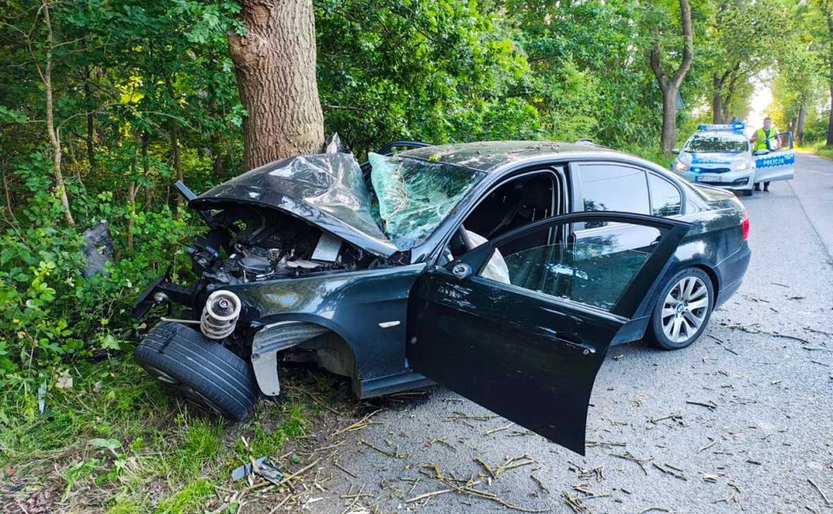 Pomoc poza służbą – funkcjonariusz Zakładu Karnego w Raciborzu ratuje poszkodowanego w wypadku - Serwis informacyjny z Raciborza - naszraciborz.pl