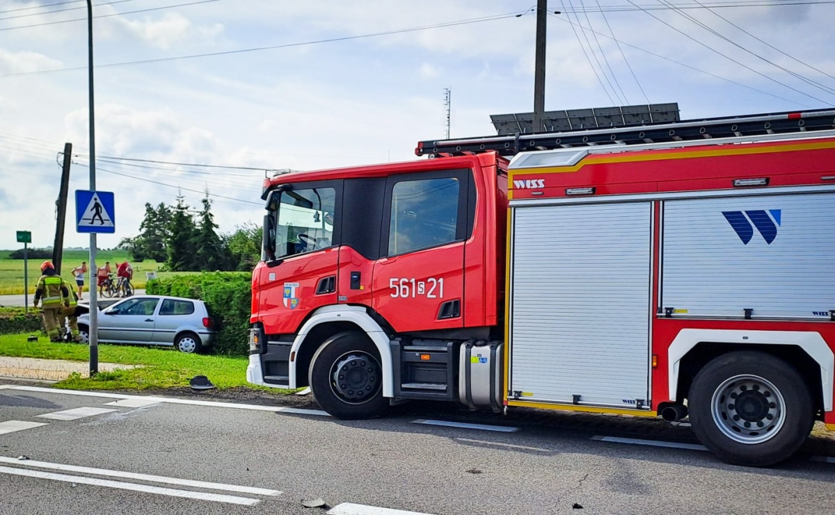 Zderzenie osobówki z ciężarówką na skrzyżowaniu w Tworkowie - Serwis informacyjny z Raciborza - naszraciborz.pl