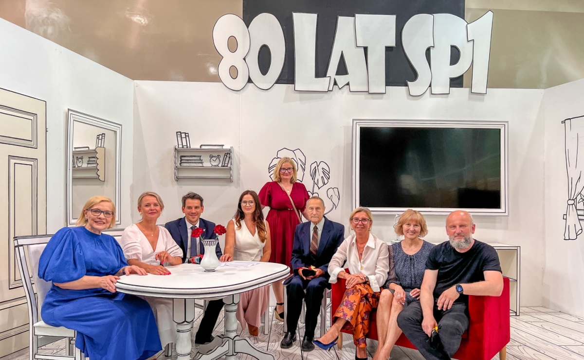 Dobra szkoła się nie starzeje, tylko dojrzewa. 80-lecie SP 1 na Ostrogu i miejskie zakończenie roku szkolnego - Serwis informacyjny z Raciborza - naszraciborz.pl
