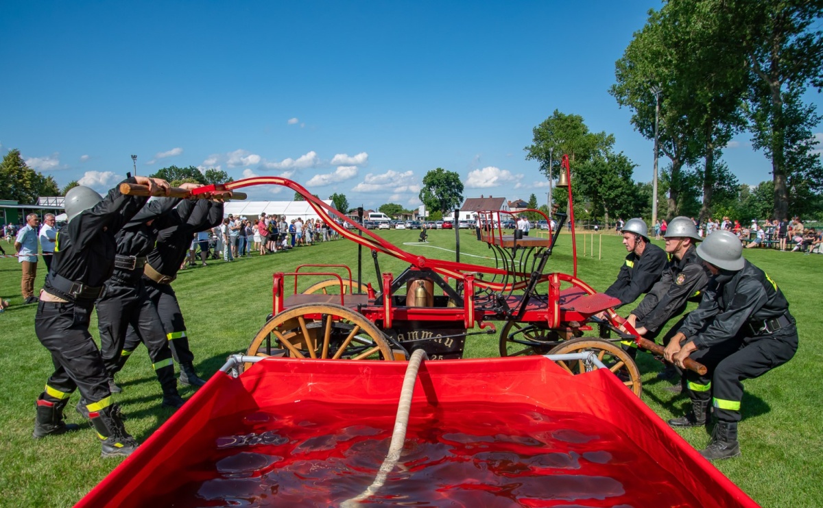 Tradycja, rywalizacja i historia – Międzynarodowe Zawody Sikawek Konnych o Puchar Wójta Gminy Krzyżanowice w Bieńkowicach [FOTO i WIDEO] - Serwis informacyjny z Raciborza - naszraciborz.pl