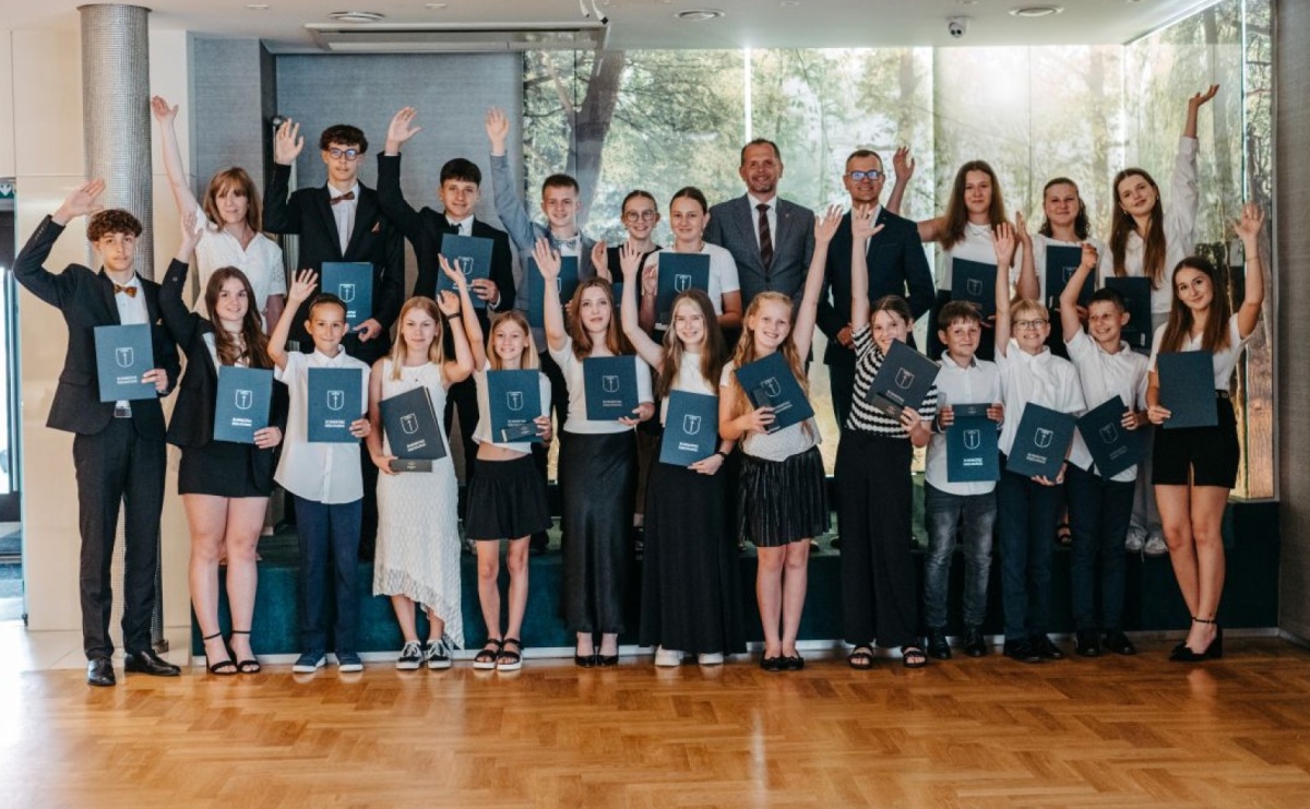 Najzdolniejsi uczniowie z gminy Krzanowice nagrodzeni przez burmistrza - Serwis informacyjny z Raciborza - naszraciborz.pl