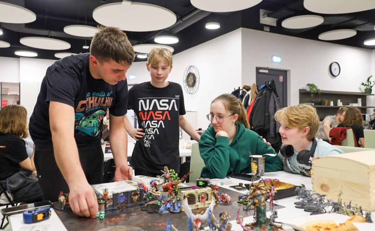 Wakacje na Stacji Młodych! Kino, planszówki i letnia atmosfera – wstęp wolny! - Serwis informacyjny z Raciborza - naszraciborz.pl