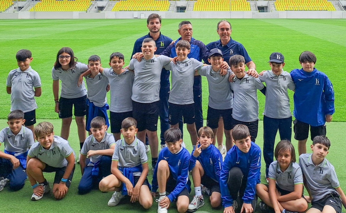 Piłkarskie przyjaźnie ponad granicami. Młodzi zawodnicy z Sardynii z wizytą w Nędzy - Serwis informacyjny z Raciborza - naszraciborz.pl