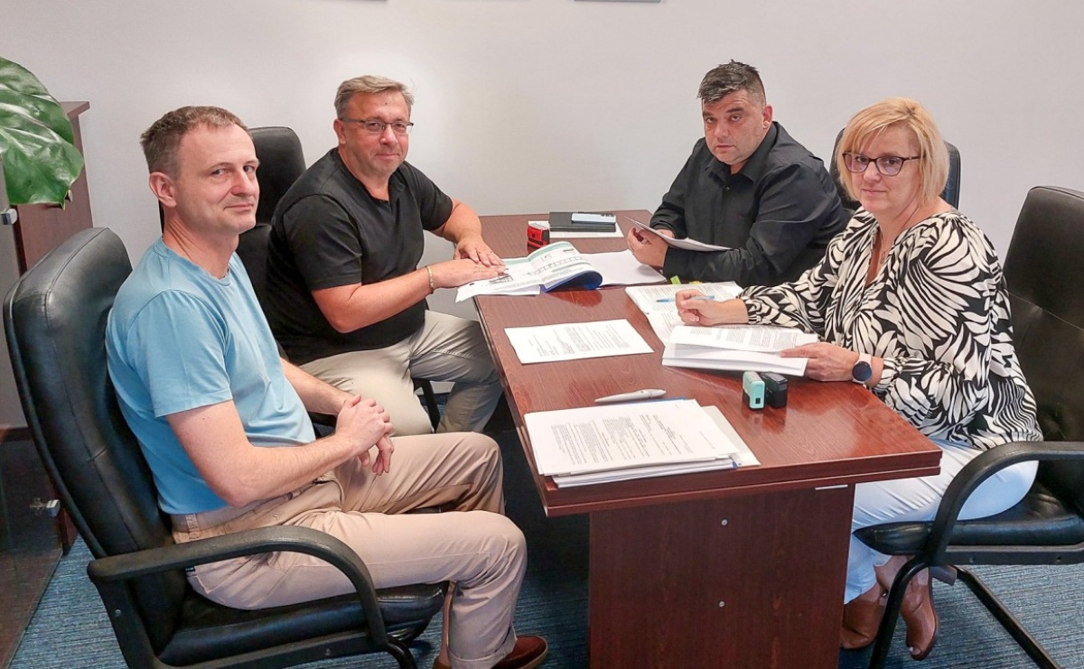 Nowa inwestycja przy szkole w Kuźni Raciborskiej. Umowa podpisana - Serwis informacyjny z Raciborza - naszraciborz.pl