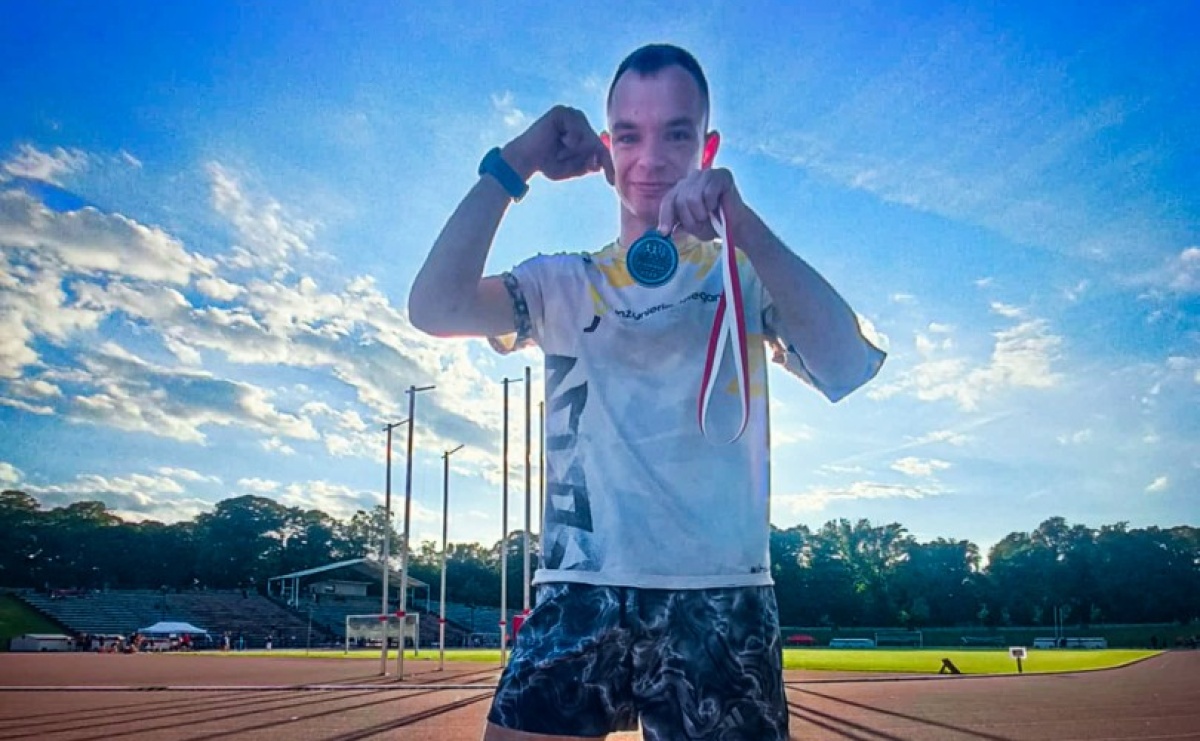 Adrian Wieczorek z Rud z medalami mistrzostw Polski. Marzy o paraolimpiadzie w Los Angeles - Serwis informacyjny z Raciborza - naszraciborz.pl