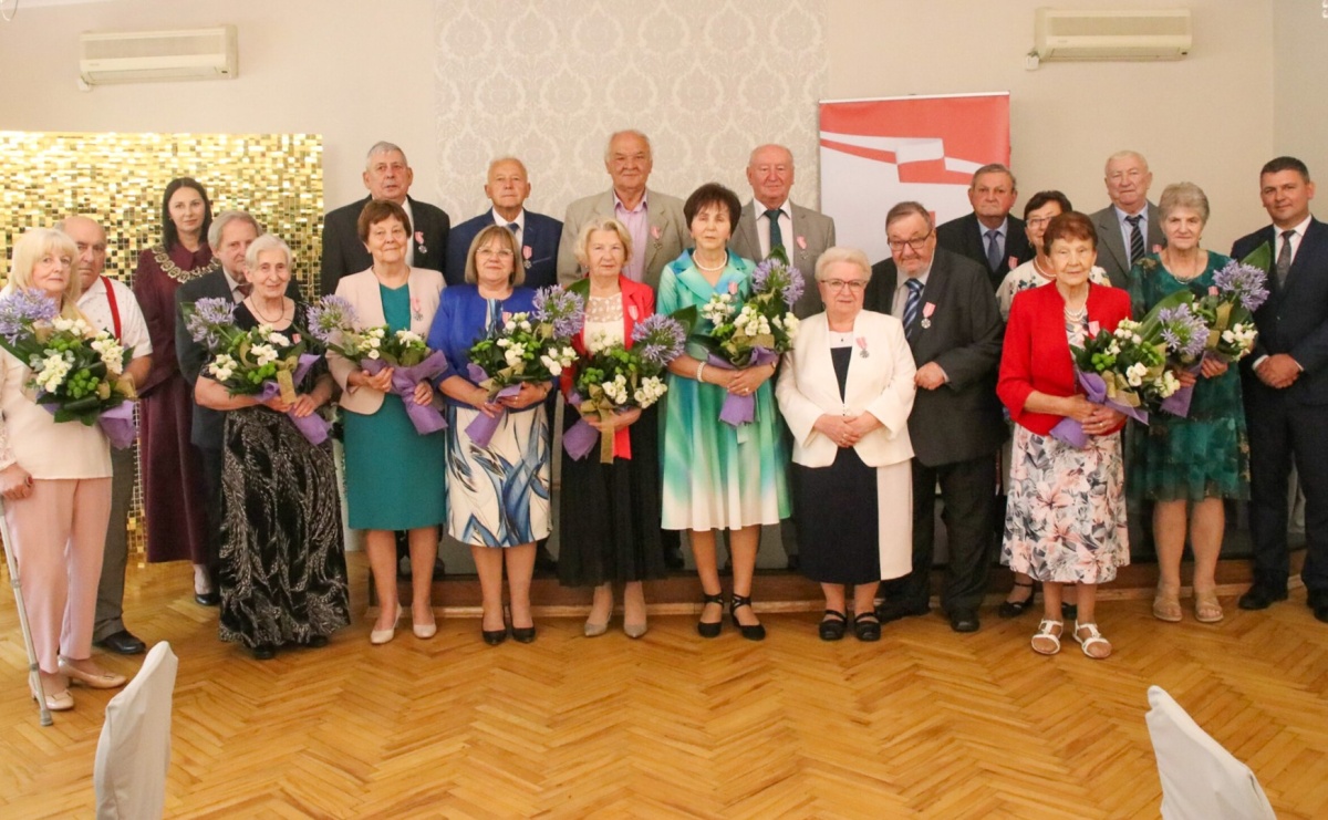 Złote jubileusze małżeńskie w Gminie Rudnik – 10 par uhonorowanych medalami - Serwis informacyjny z Raciborza - naszraciborz.pl