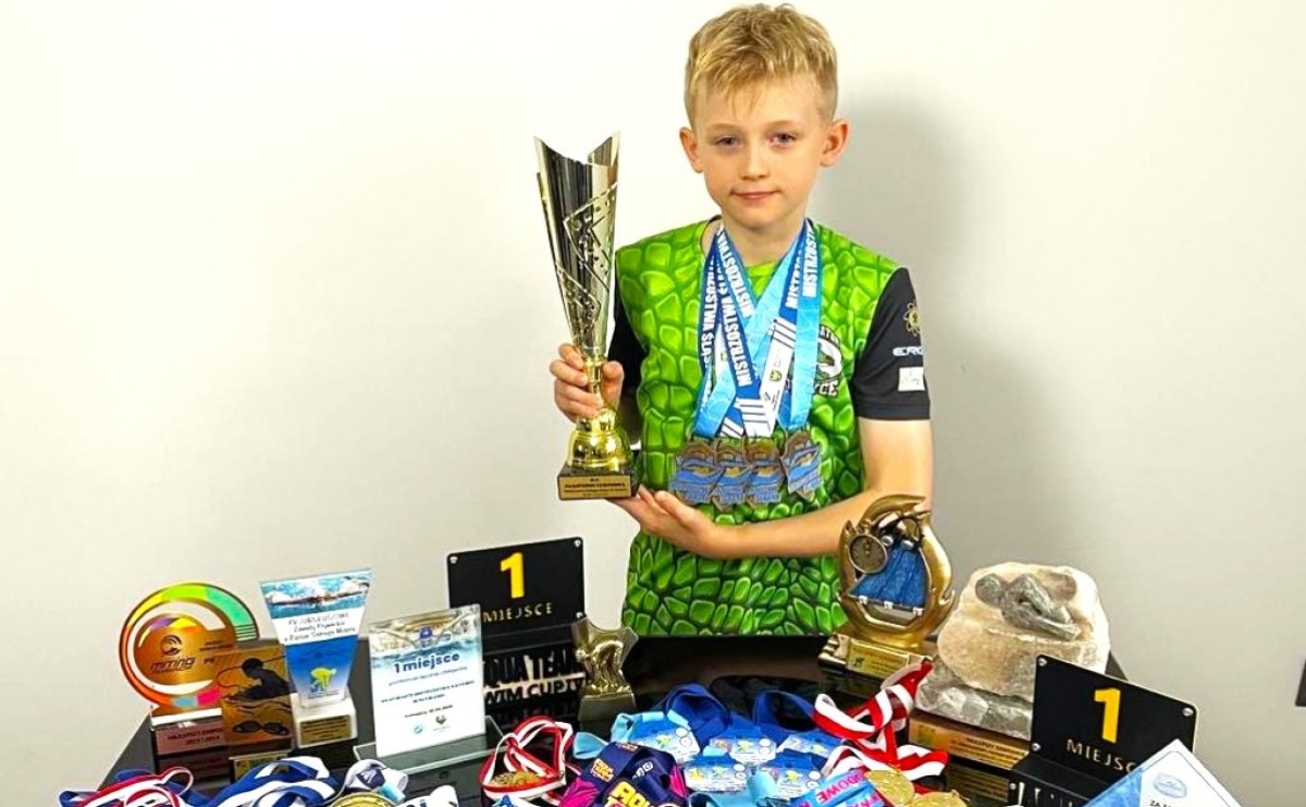 Pływacki talent z Chałupek. Rozmowa z Kacprem Segetem, 10-letnim mistrzem śląska - Serwis informacyjny z Raciborza - naszraciborz.pl