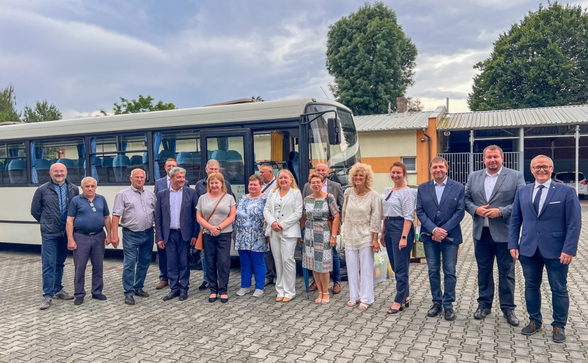 Z Pietrowic Wielkich do Kozłowa. Polski autobus w służbie ukraińskiej gminy  - Serwis informacyjny z Raciborza - naszraciborz.pl