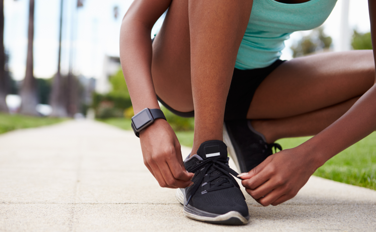 Sportowy total look w nowym wydaniu: czarne buty sportowe damskie na co dzień i od święta - Serwis informacyjny z Raciborza - naszraciborz.pl