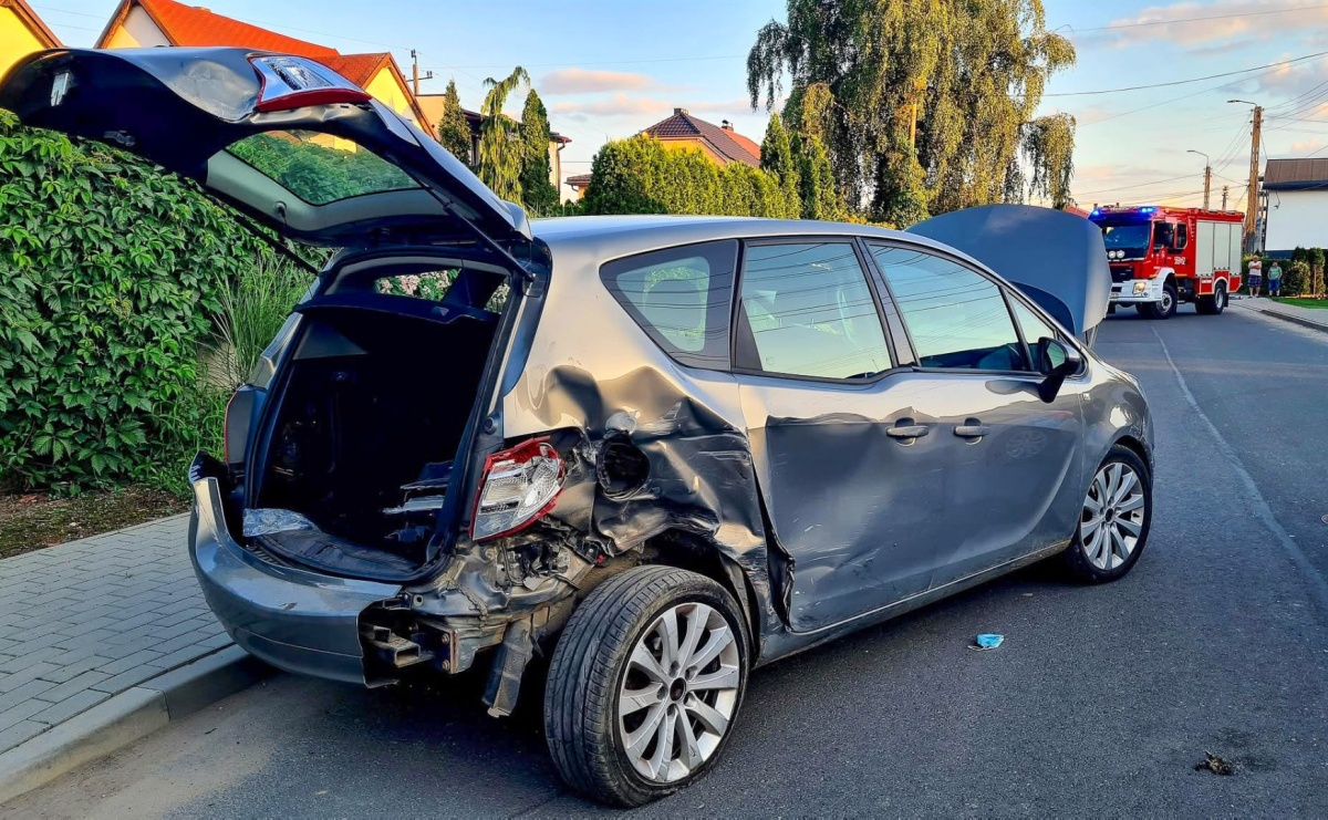 Zderzenie na ul. Kopernika w Borucinie. Straty sięgają 40 tysięcy złotych - Serwis informacyjny z Raciborza - naszraciborz.pl