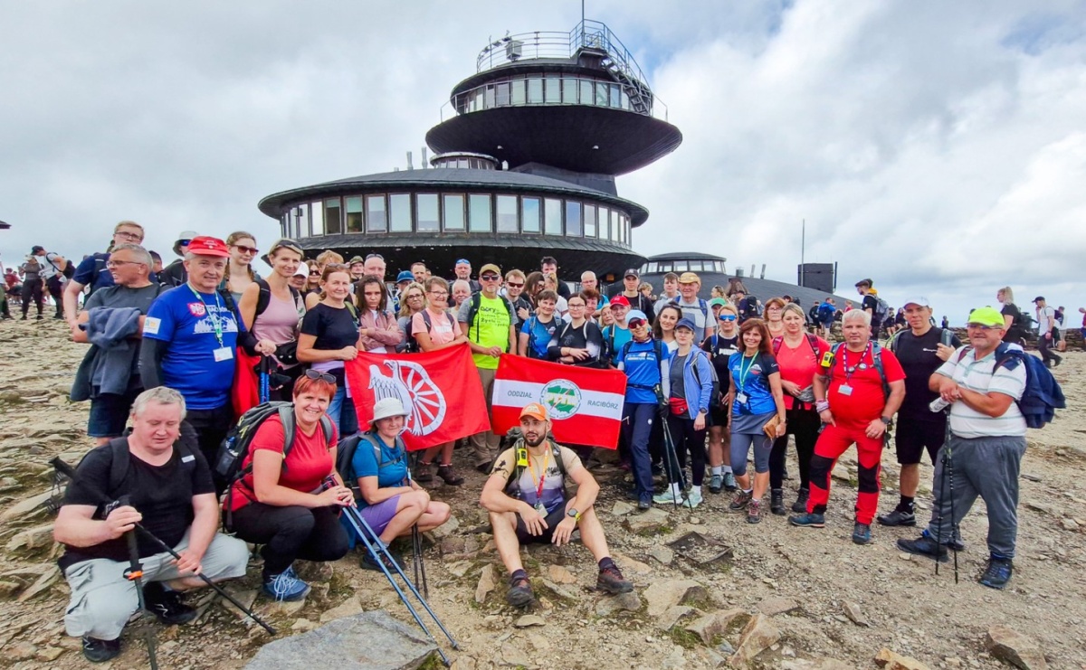 Raciborzanie zdobyli Śnieżkę! 81 uczestników górskiej wyprawy PTTK - Serwis informacyjny z Raciborza - naszraciborz.pl