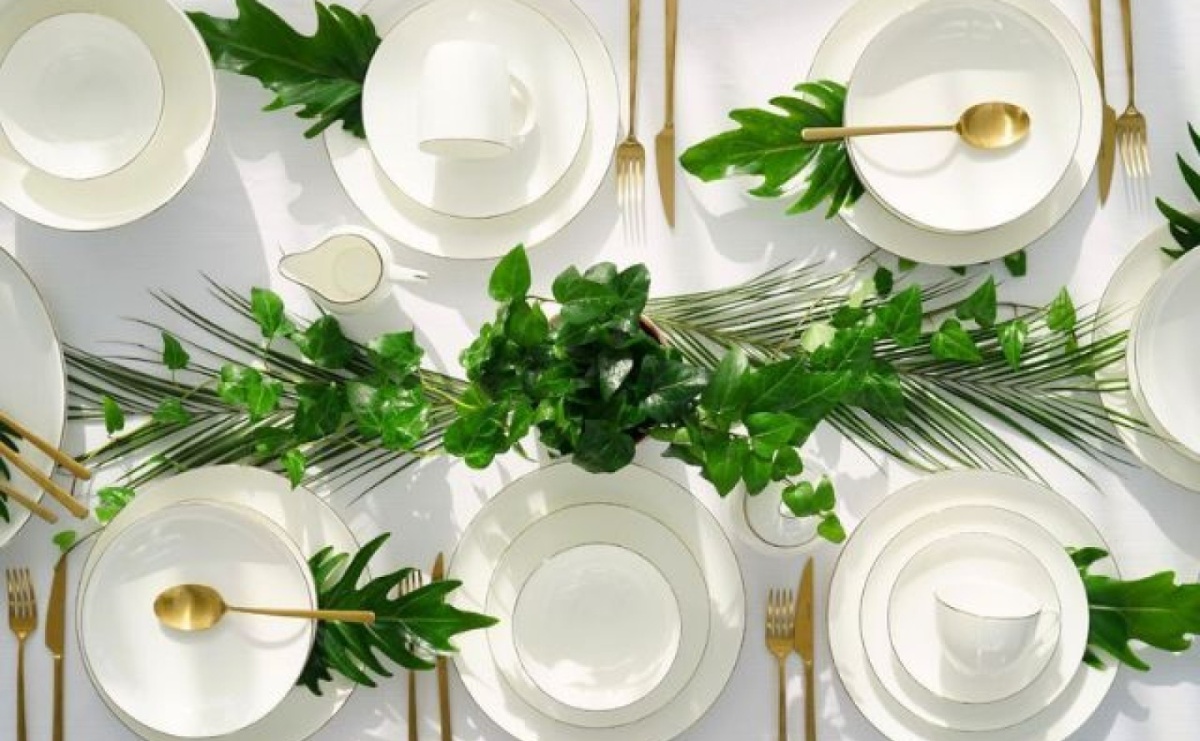 Serwis obiadowo kawowy porcelanowy ze złotem