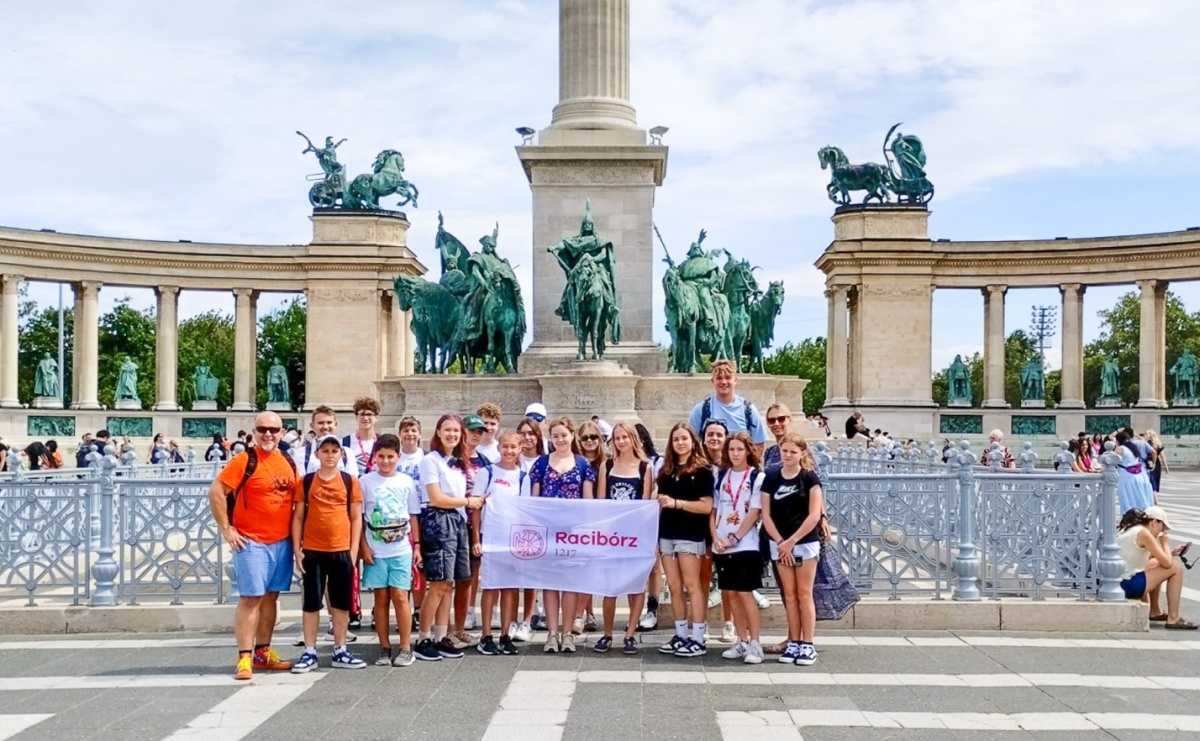 Raciborska młodzież z wizytą na Węgrzech. Międzynarodowy obóz w Zugló i Soltvadkert - Serwis informacyjny z Raciborza - naszraciborz.pl