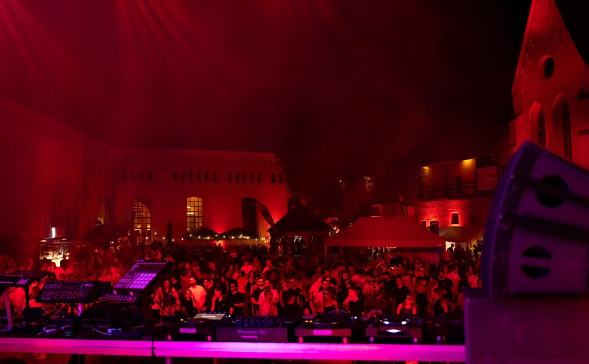 Pełnia dźwięku i światła. Full Moon Festival 2025 już w ten weekend na Zamku Piastowskim - Serwis informacyjny z Raciborza - naszraciborz.pl