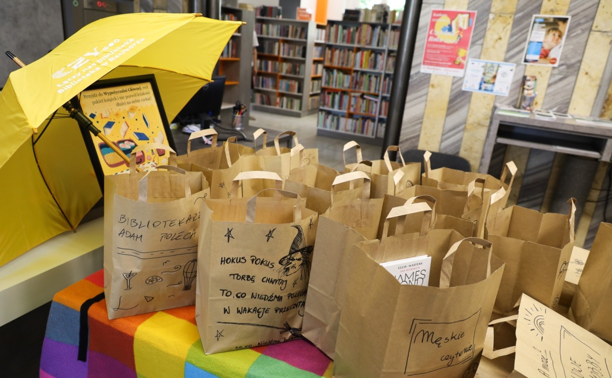 Nie wiesz jaką książkę zabrać na urlop? Pakuj się do czytania z raciborską biblioteką!  - Serwis informacyjny z Raciborza - naszraciborz.pl