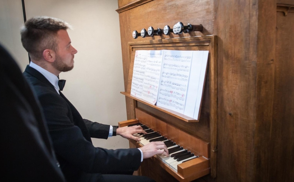 Msza św. w kaplicy św. Tomasza Becketa na Zamku Piastowskim. Eucharystia w historycznych wnętrzach i dźwięk najstarszych organów w powiecie - Serwis informacyjny z Raciborza - naszraciborz.pl