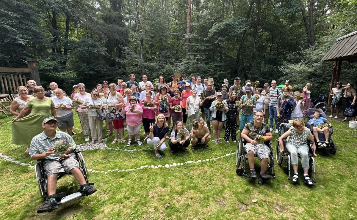 Podopieczni Warsztatu Terapii Zajęciowej odwiedzili Arboretum Bramy Morawskiej - Serwis informacyjny z Raciborza - naszraciborz.pl